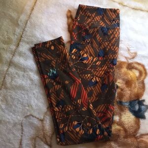 MULTICOLOR PATTERN SOFT LEGGINGS ( ONE SIZE )